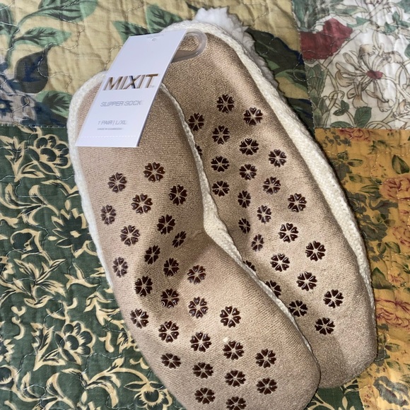 Mixit Cozy Womens 1 Pair Slipper Socks SZ L/XL
NWT - Picture 6 of 7